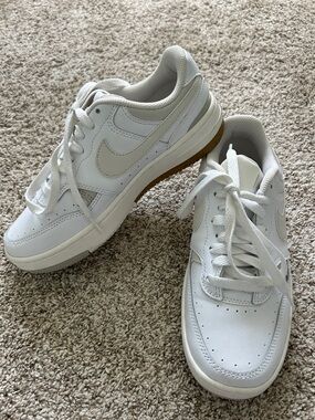 Size 7 Women’s Nike Gamma Force White Phantom Light Bone Sneakers